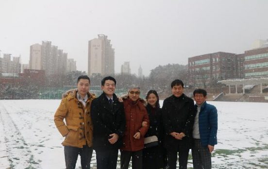 Фотография представителя CCGrass и представителя Футбольной ассоциация Кванджу Фотография представителя CCGrass и представителя Футбольной ассоциация Кванджу