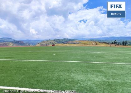 Поле с сертификацией FIFA и World Rugby в Национальном центре высокогорной подготовки Уганды